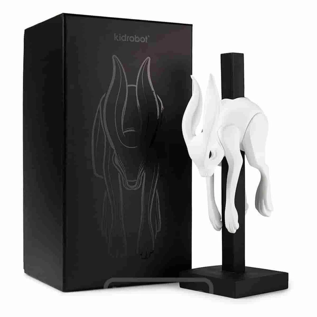 Jumper Art Figure In White Finish By Colus X Kidrobot