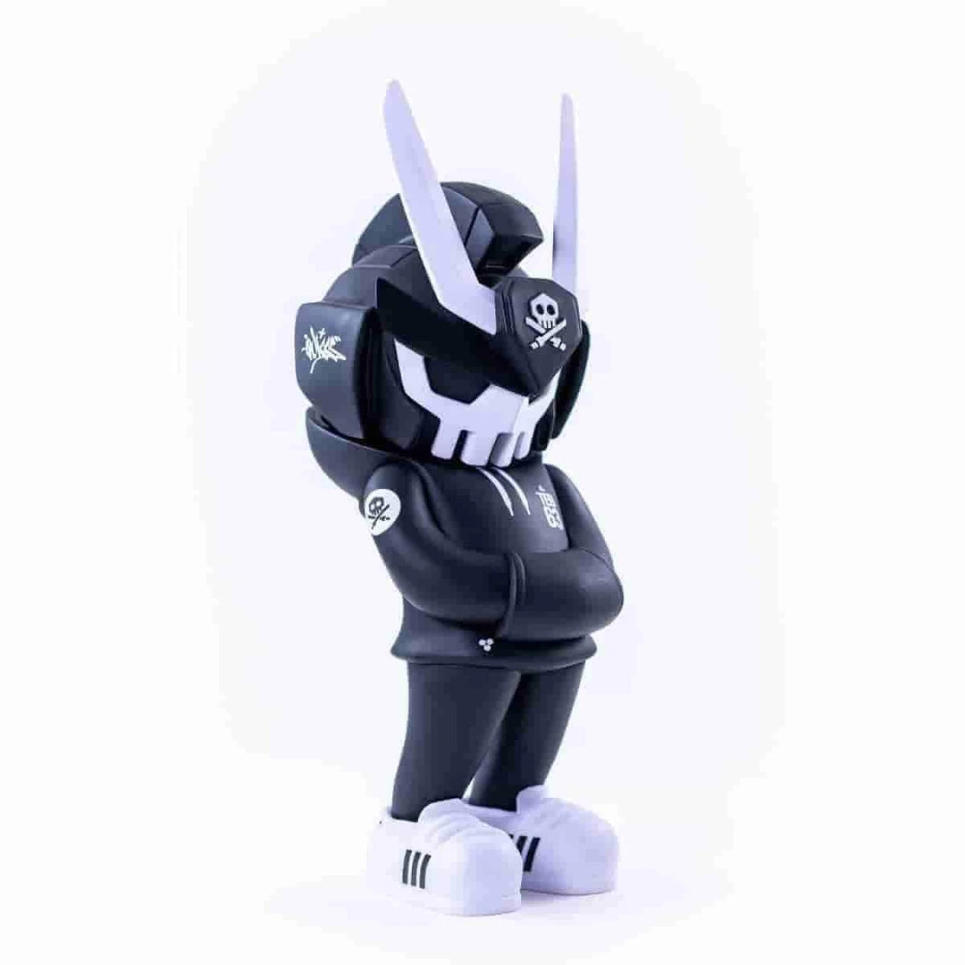 MEGA TEQ 63 Black - 12.5 Inch Medium Art Figure By Martian Toys X Quiccs