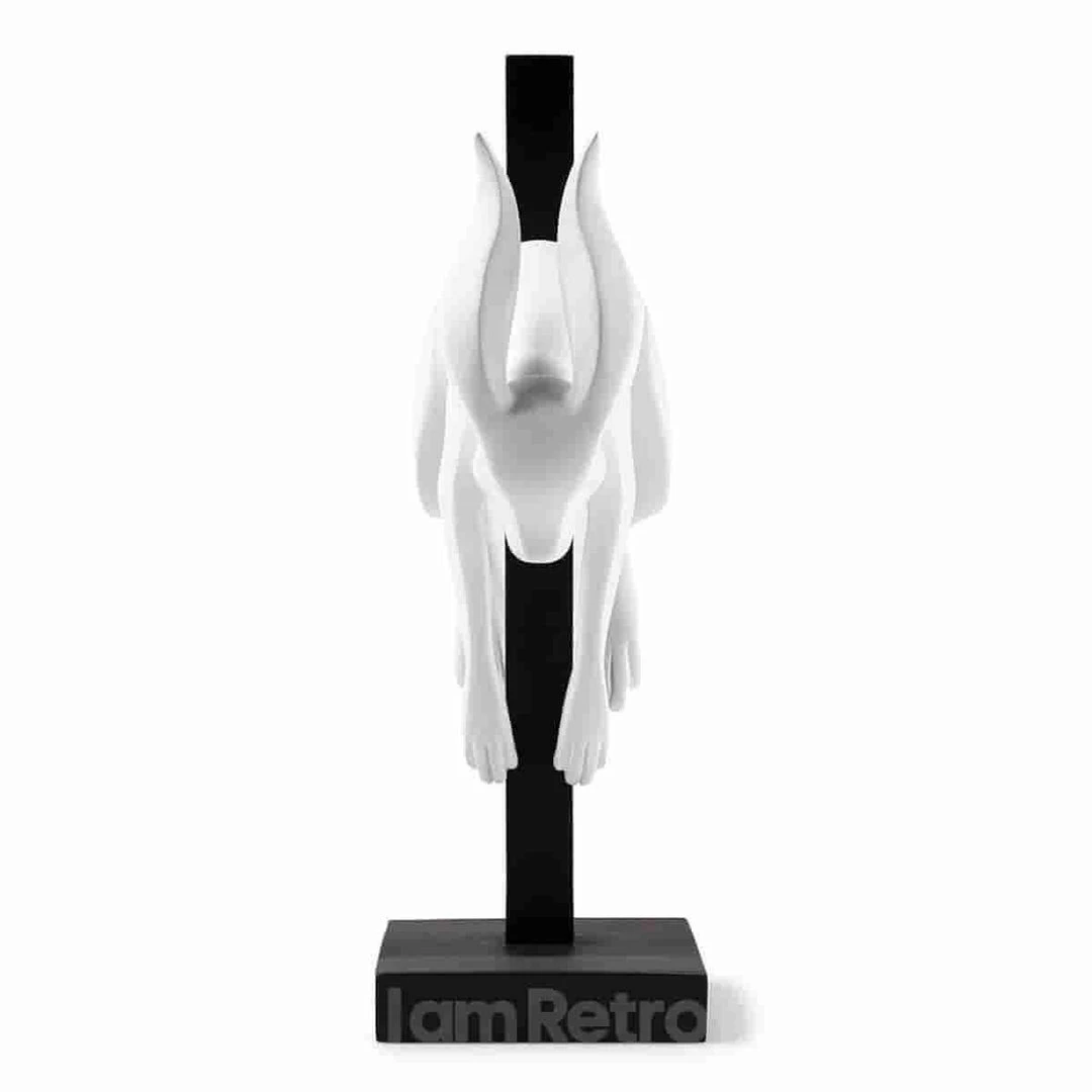 Jumper Art Figure In White Finish By Colus X Kidrobot